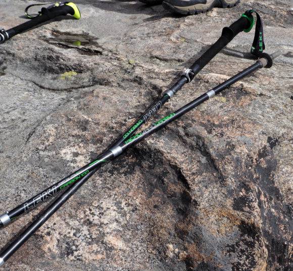 Il bastone Leki Micro Vario Carbon AS fotografato sul granito dlela cima di Gokyo-ri (5360m)
