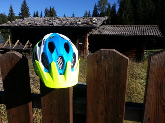 Il casco Alpina Carapax è dotato di ampie e numerose prese d'aria sulla calotta