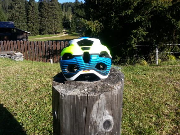 Il casco Alpina CARAPAX visto da dietro