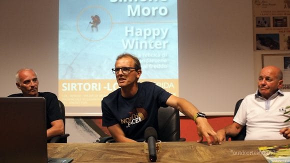 Simone Moro durante la conferenza stampa con Sergio Longoni