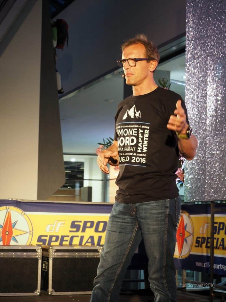 Simone Moro inizia la serata a Bevera di Sirtori