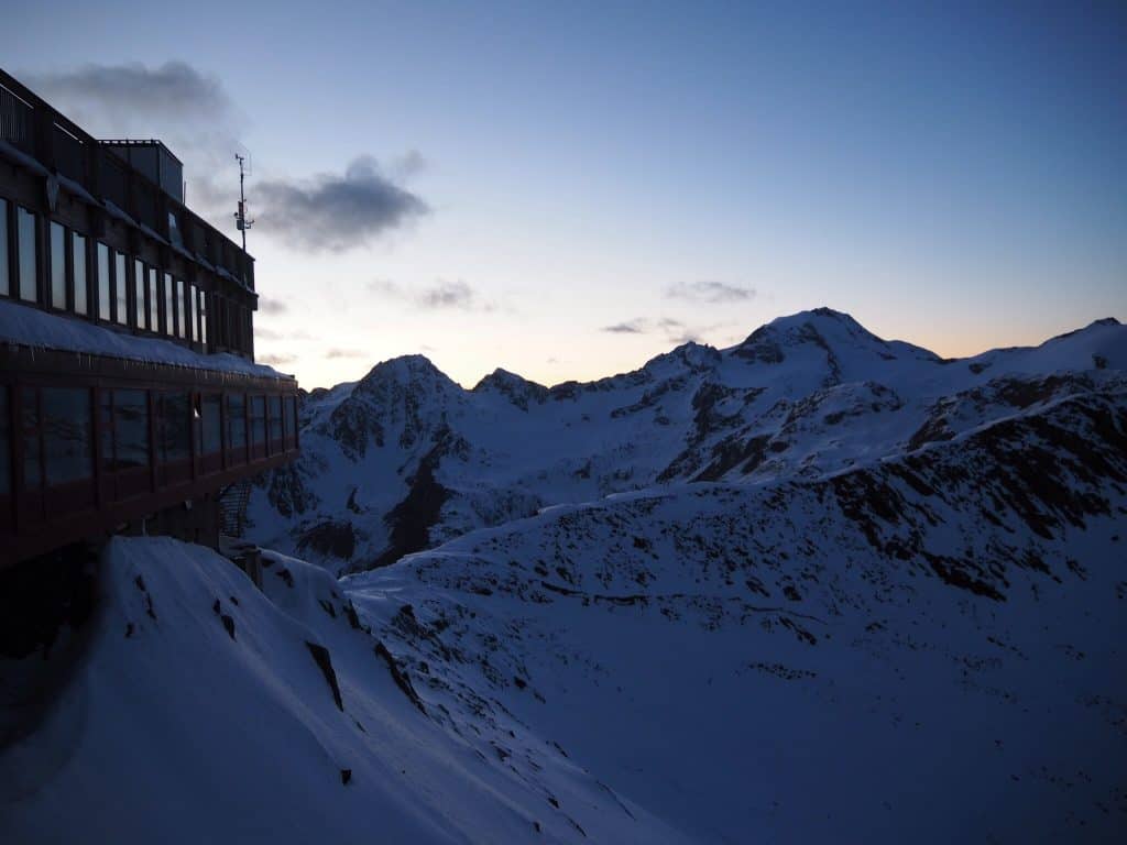La catena dei monti vista dall'hotel Grawand