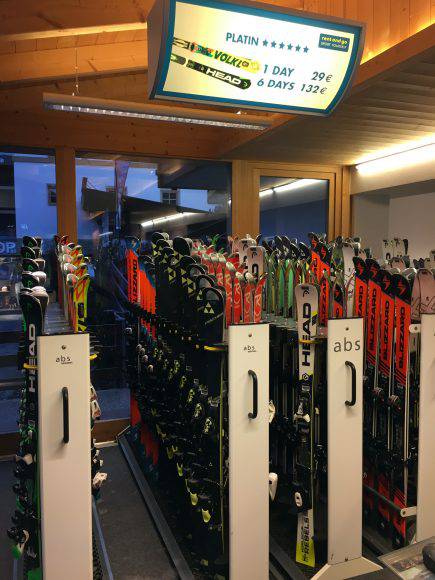 Sci suddivisi in categorie