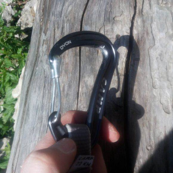 Particolare del moschettone Camp Dyon