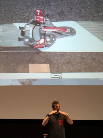 Un momento della prestanzione del Marker Alpinist nella sala congressi alla stazione Pavillon dello Skyway