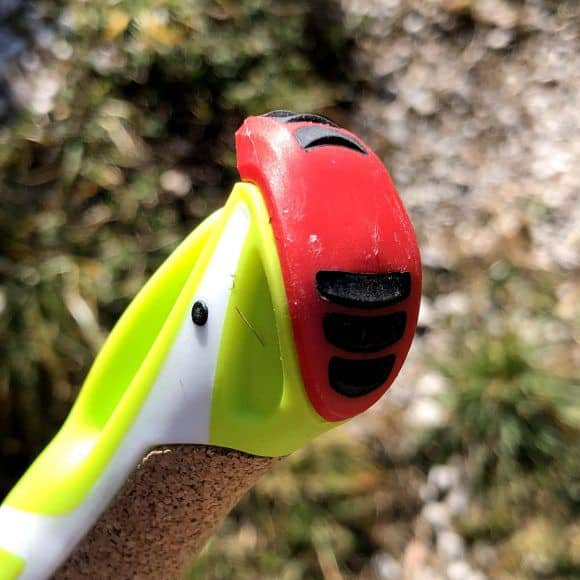 Il sistema di sgancio rapido del guanto del bastone Leki Micro Flash Carbon