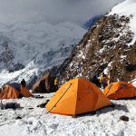 Campi alti sulla via di salita alla cima dell'Illimani