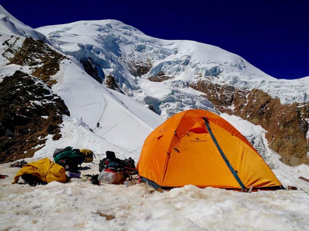 Dietro la tenda Cima Sud dell'Illimani