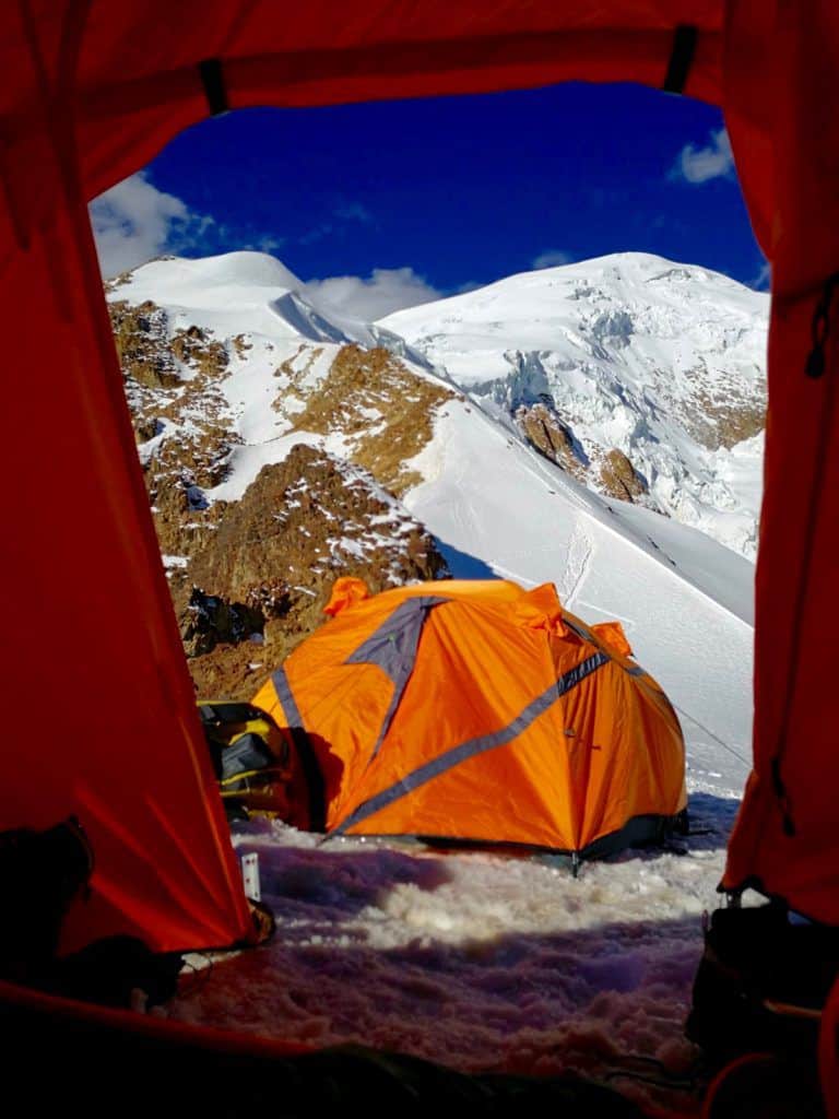 Dietro la tenda Cima Sud dell'Illimani