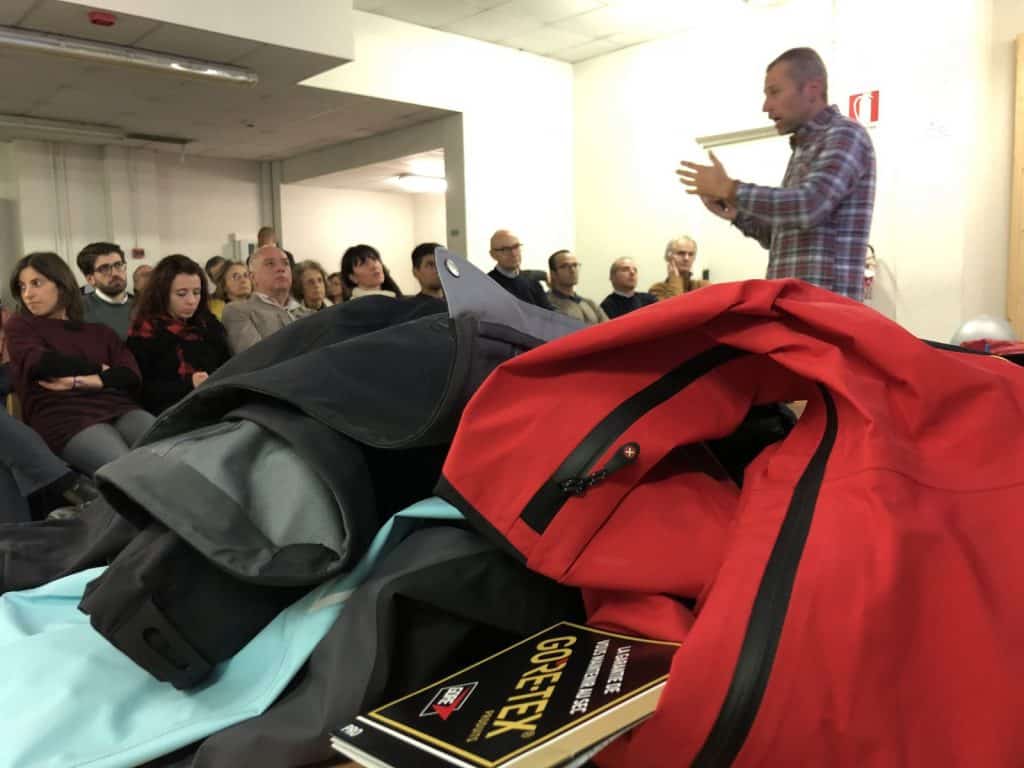 Marco di Bello, area manager Montura, durante la presentazione del 20 novembre al CAI Milano, sul tema vestirsi a strati