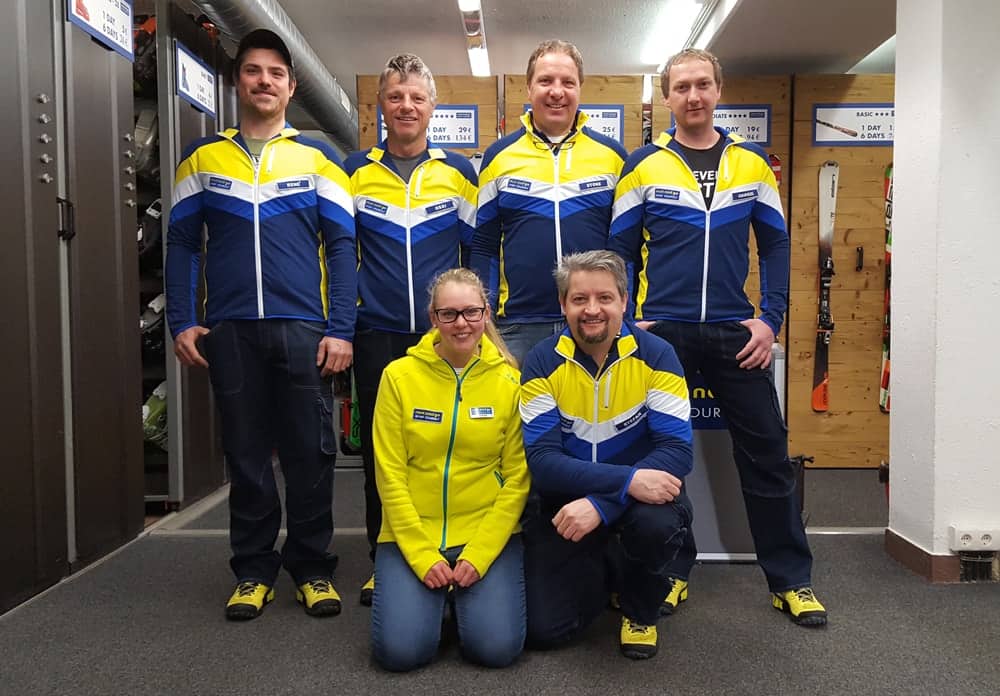 Staff SportService Senales ph Damian Pertoll Photography