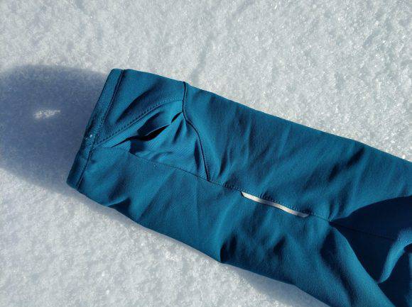 Passante per il pollice nel polsino