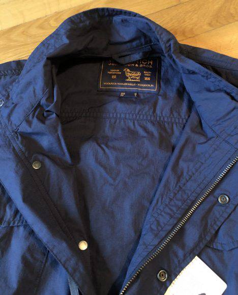 Particolare del collo della giacca "urban" Woolrich Light Travel