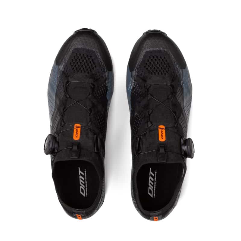 Scarpa da mountain bike DMT KM1, versione nera, vista superiore