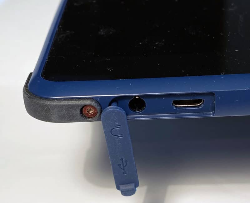 Acer Enduro Urban T1 Tablet Semi-rugged, il vano alimentazione e audio