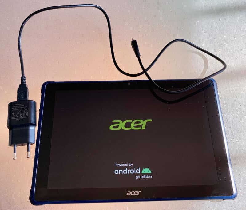 Acer Enduro Urban T1 Tablet Semi-rugged, con alimentatore