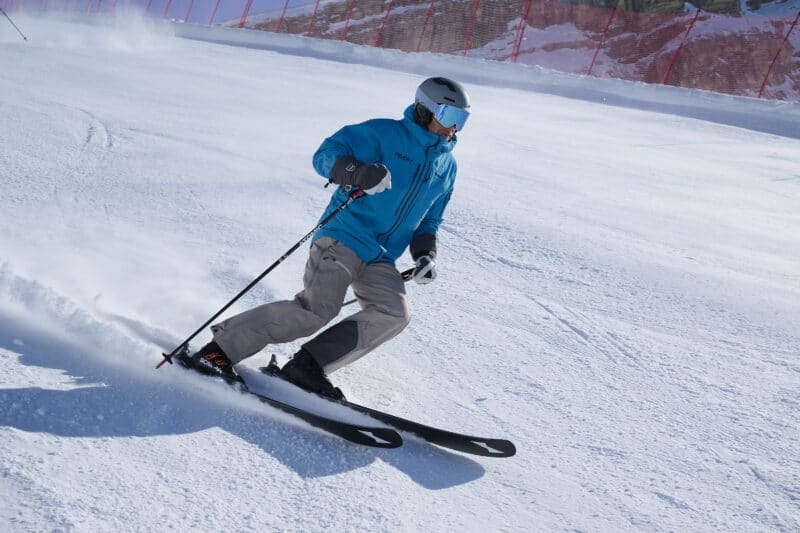 Bode Miller in azione con lo scarpone ibrido durante un test.