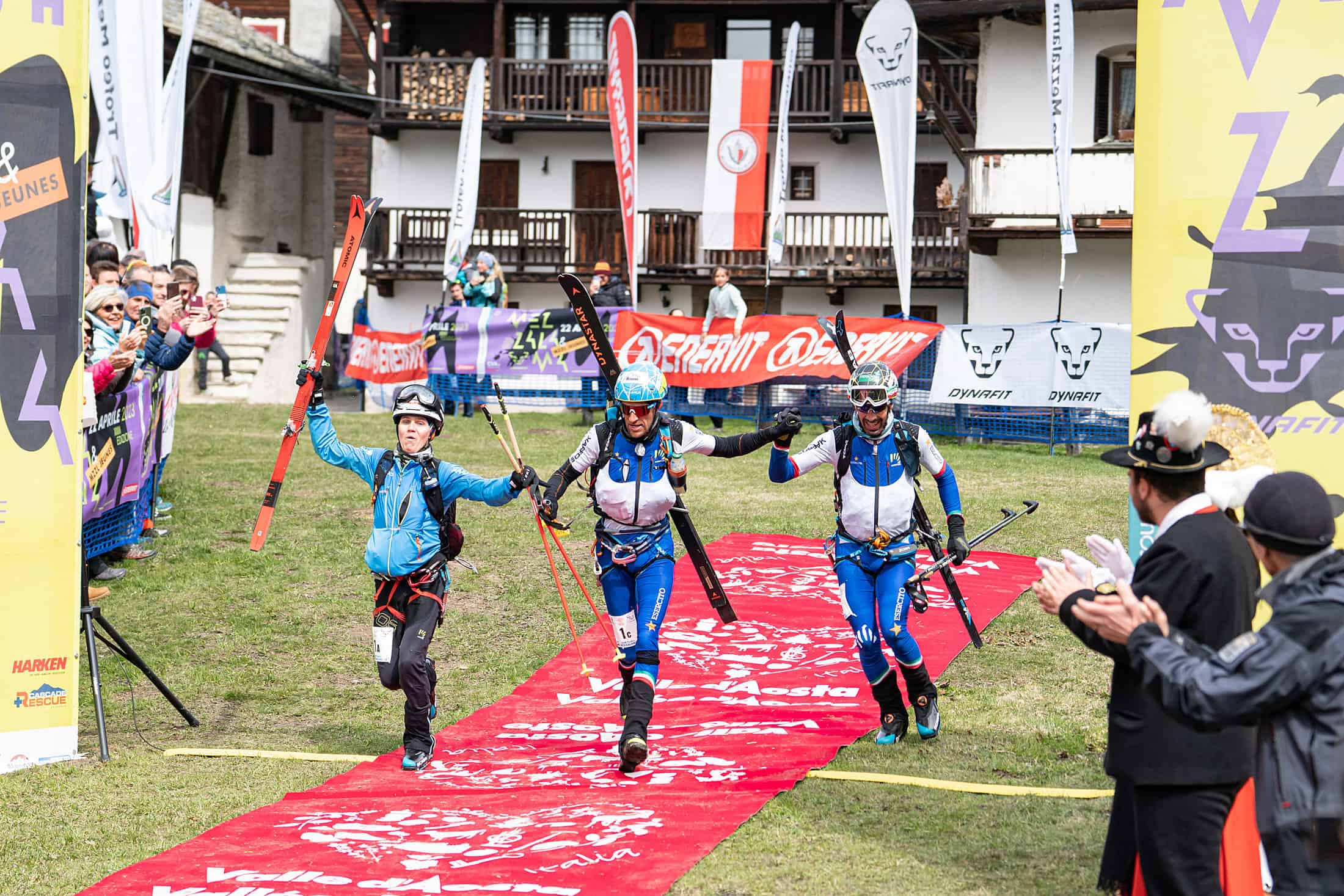 Trofeo Mezzalama team scarpa maschile all'arrivo