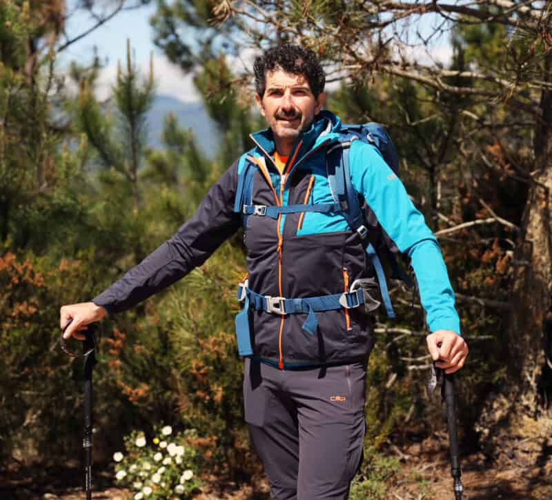 CMP outfit da uomo per trekking.
