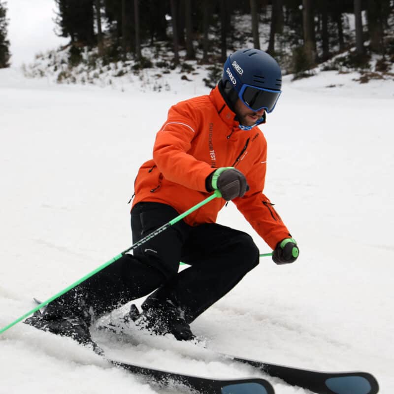 Il tester Jacopo Damian sulla parte terminale della pista Agnello di Pampeago.