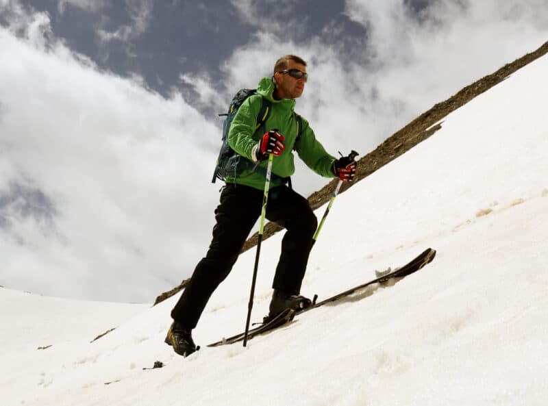 Angelo Galbiati durante un test di sci salpinismo allo Stelvio.