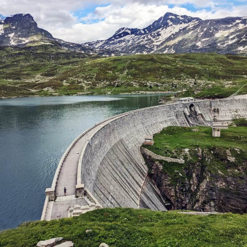 La diga del Lago di Montespluga.