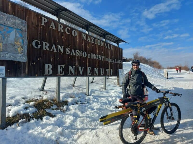All'ingresso del Parco Nazionale Gran Sasso e Monti della Laga in Abruzzo d'inverno. Foto di MAGS