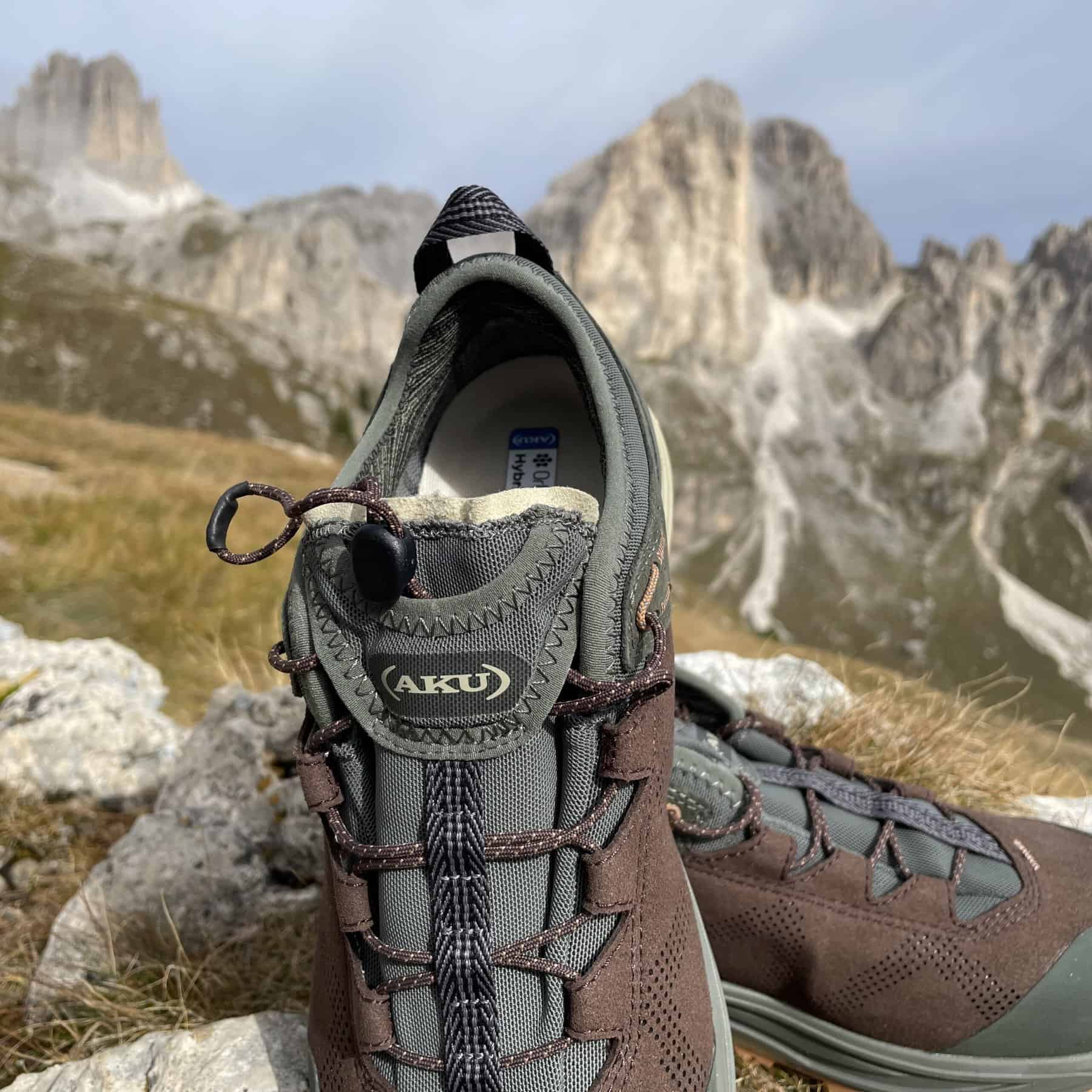 Aku Omnia V-Light GTX con allacciatura tramite clip a strozzo