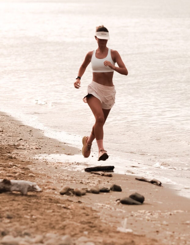 Si corre in riva al mare.