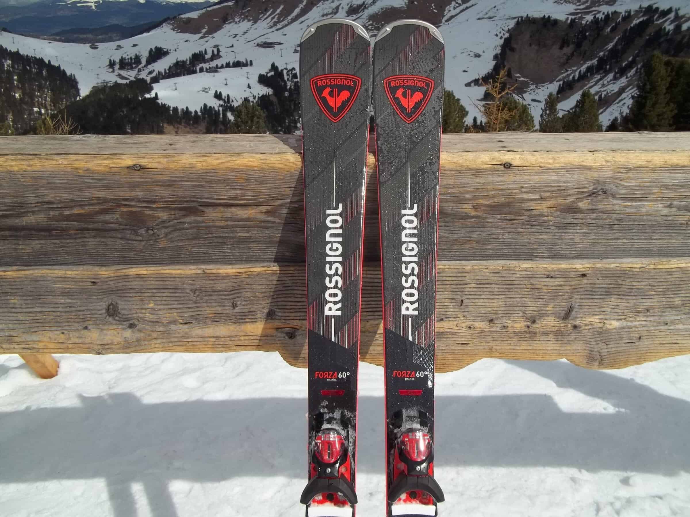 Design all'avanguardia con un tocco di classicità storica con il logo del gallo Rossignol