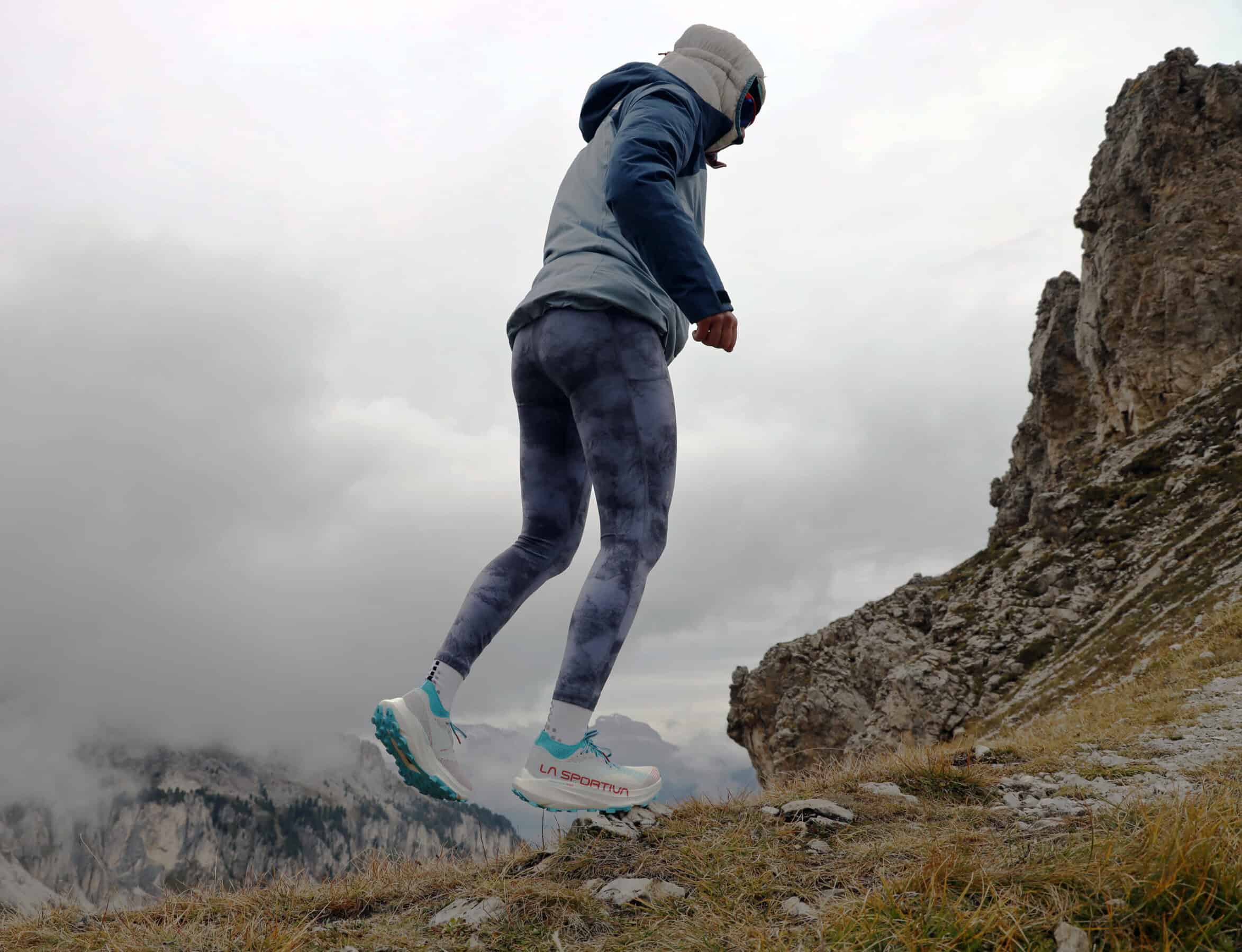 Valentina durante il test della scarpe da trail running, alla Roda de Vael.