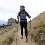 Pietro con zaino Mammut e bastoni Leki.