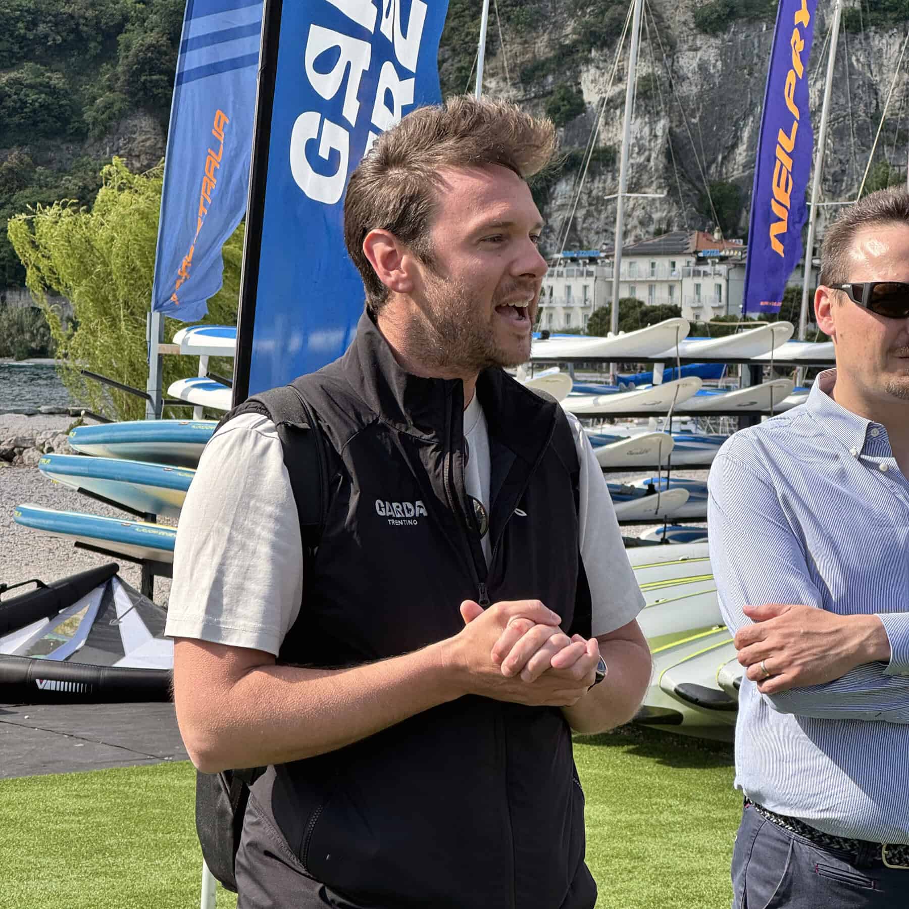 Oskar Schwazer, general manager Garda Trentino mentre ringrazia il Team Swiss.
