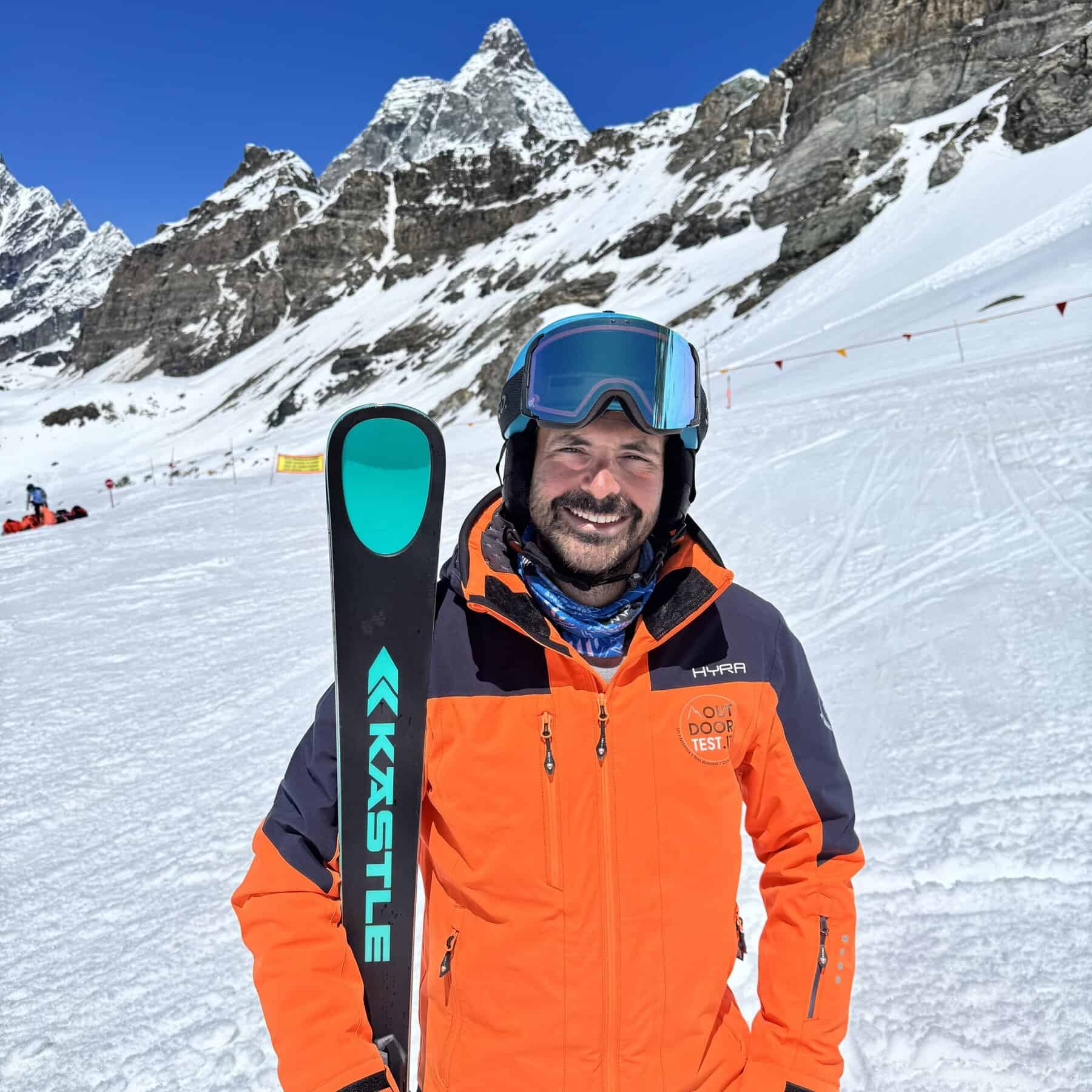 Emanuele è Direttore della Scuola Sci del Cervino.