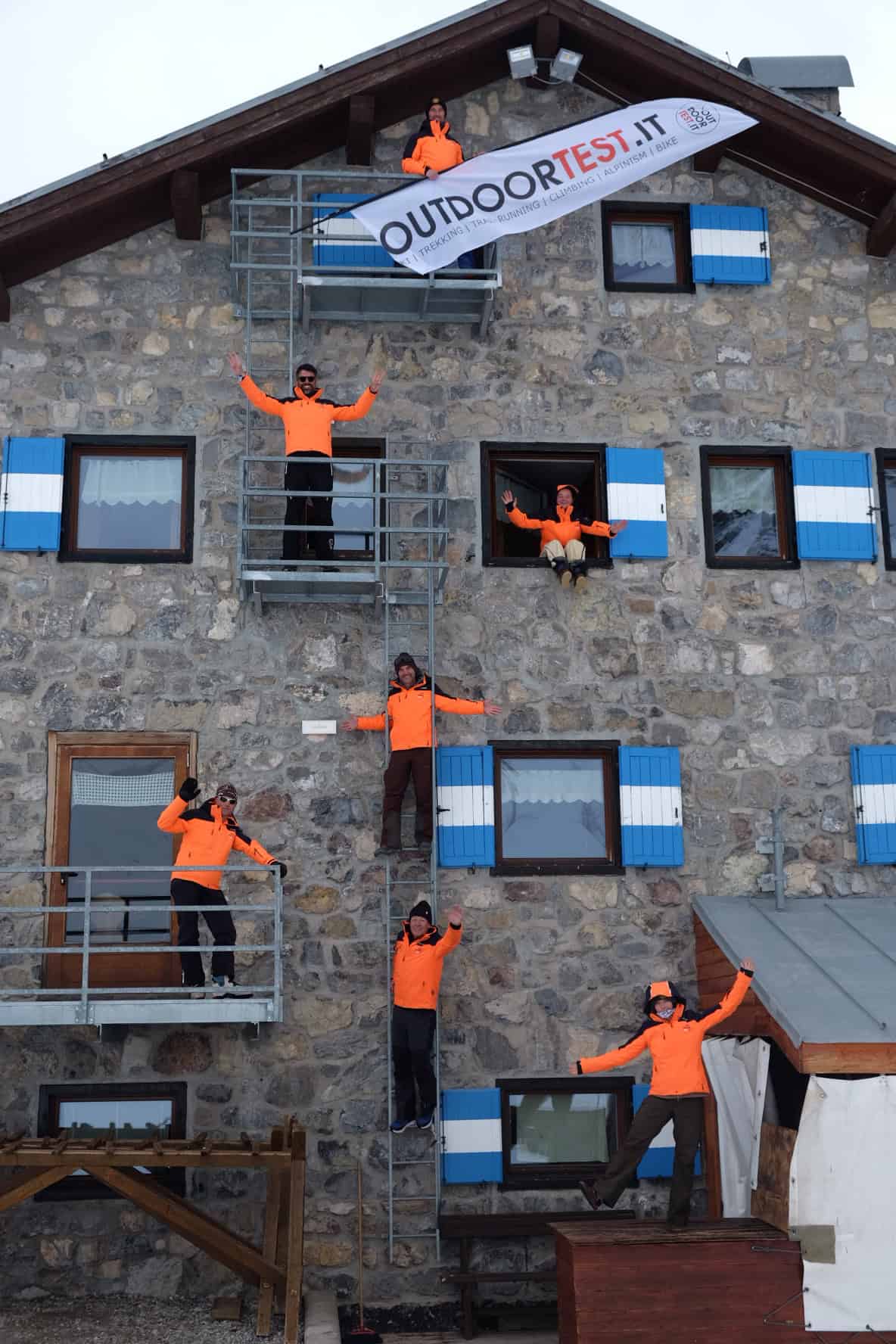 Team al campo base Outdoortest rifugio Graffer al Grostè