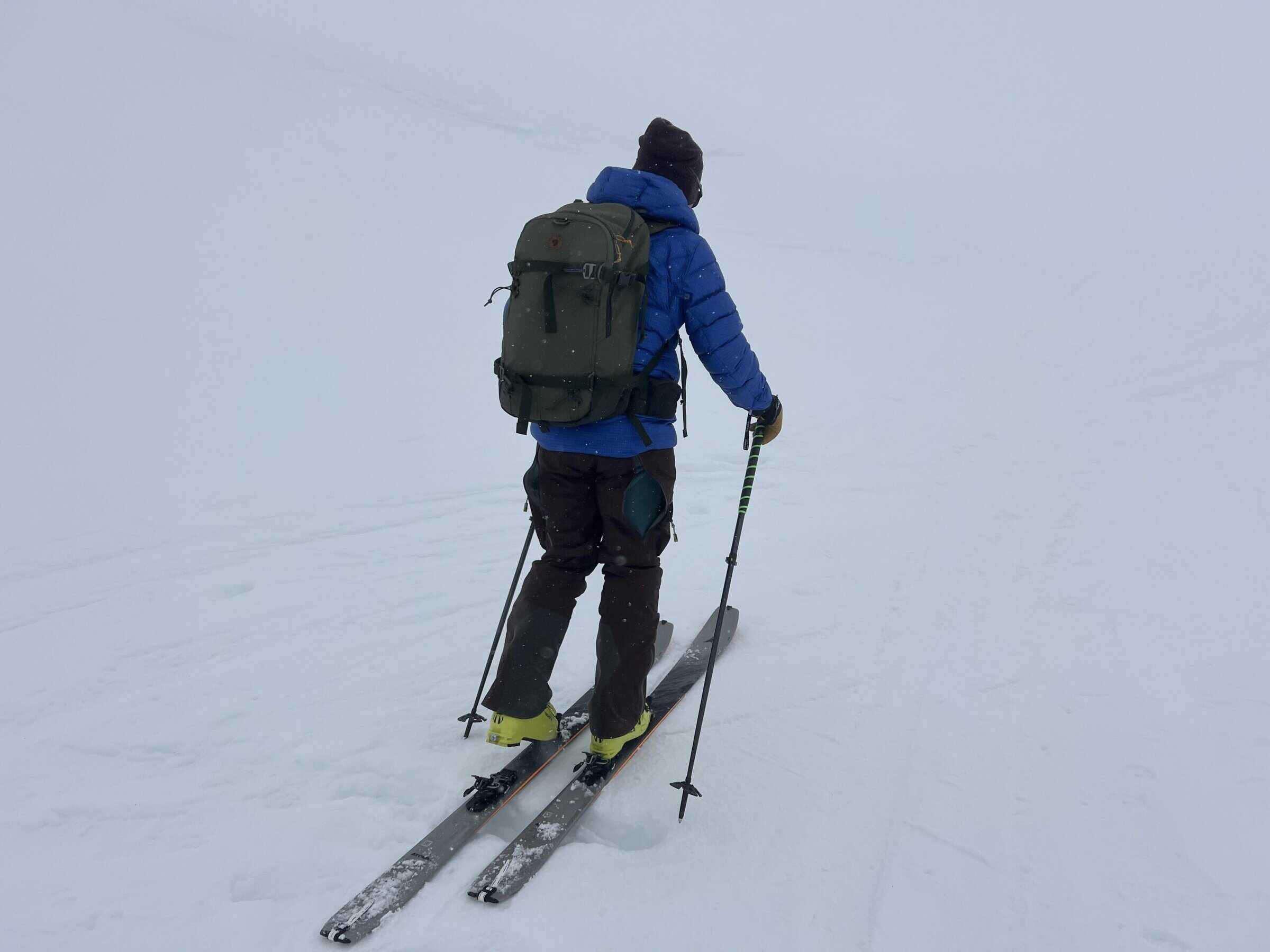 Atomic Backland 88 in salita con pelli