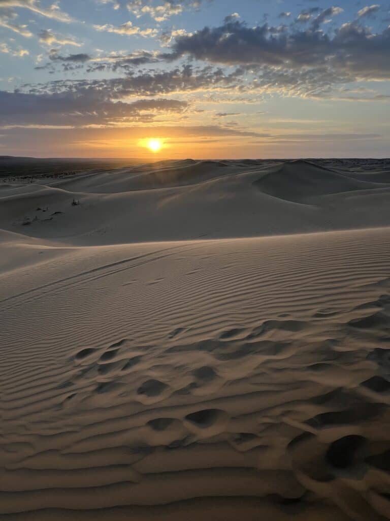 Magico deserto all'imbrunire.