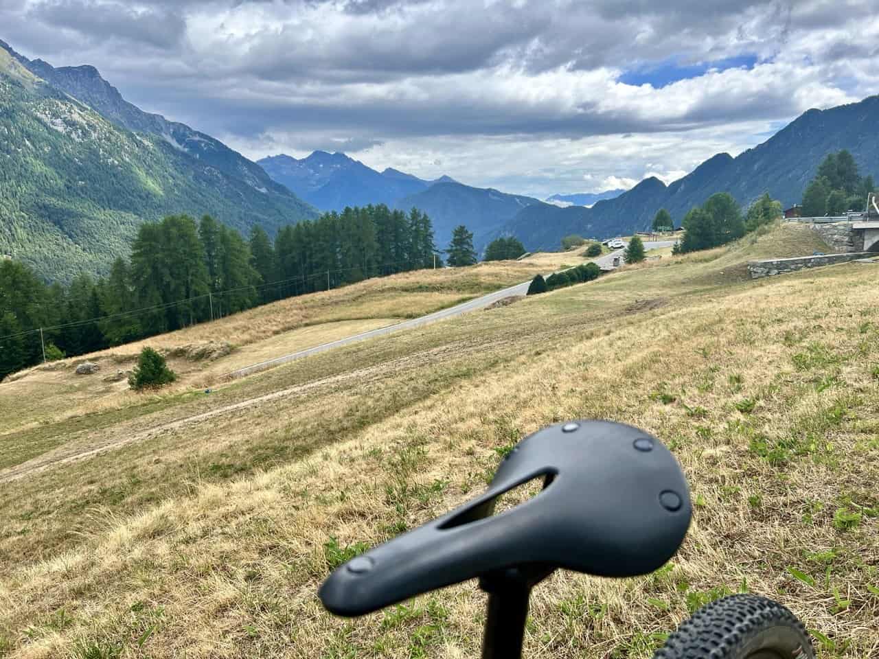 Sella con scarico centrale