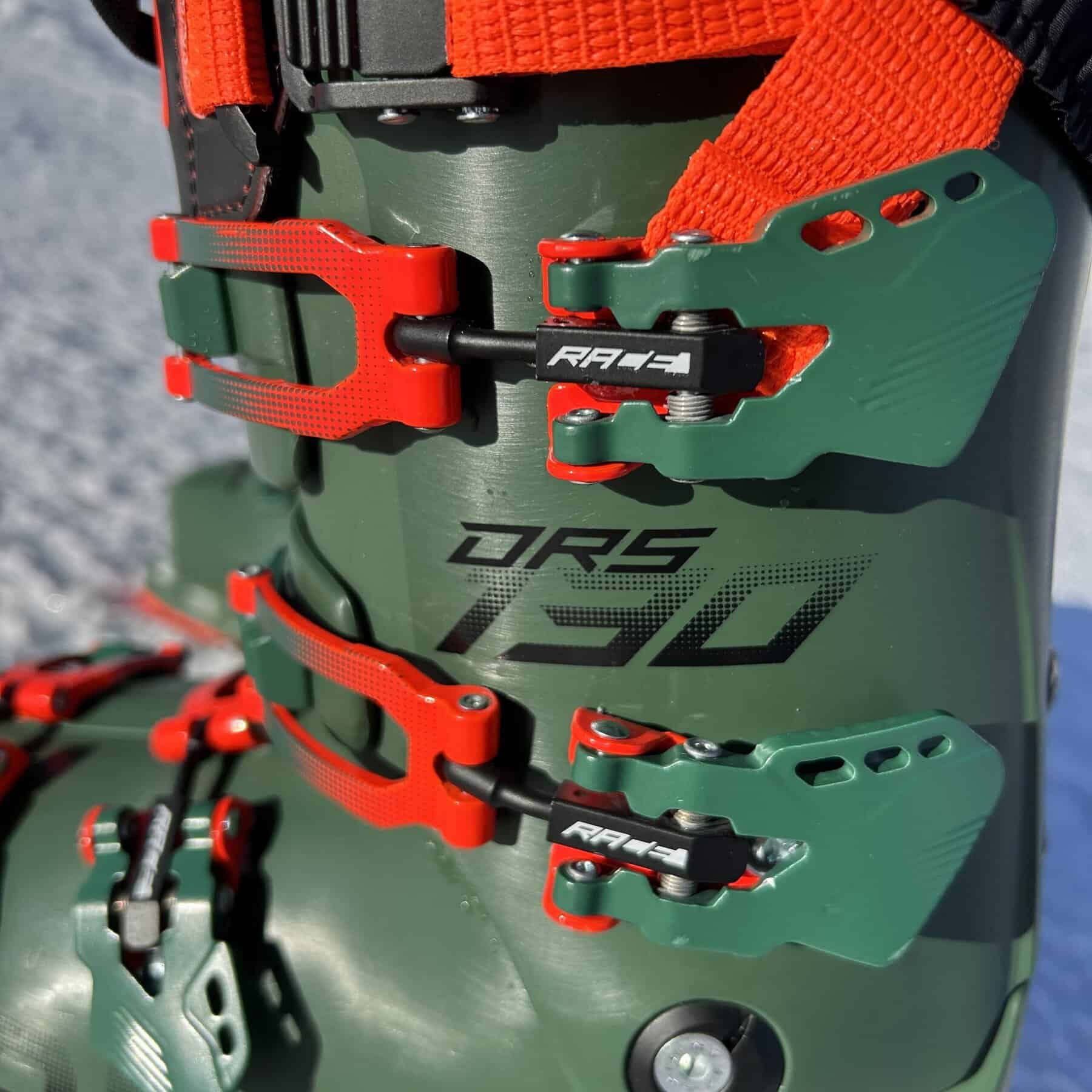 Leve con superficie ampliata per agevolare la chiusura del Dalbello DRS 130.