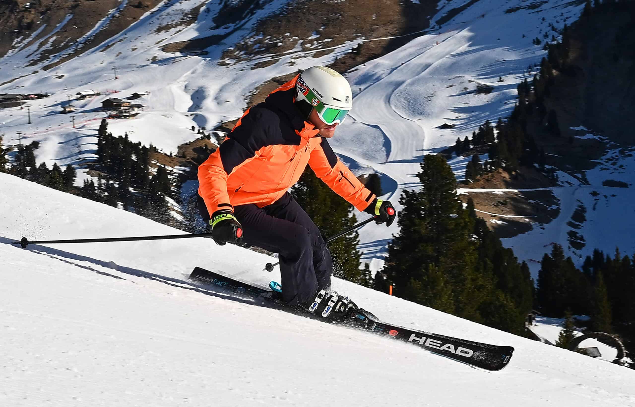 Sciata in conduzione con gli Head Worldcup Rebels e-Race, su pista perfettamente preparata e in pieno controllo della traiettoria.