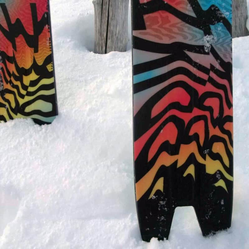 La tipica "coda di rondine" del modello, ormai in uso da più stagioni.