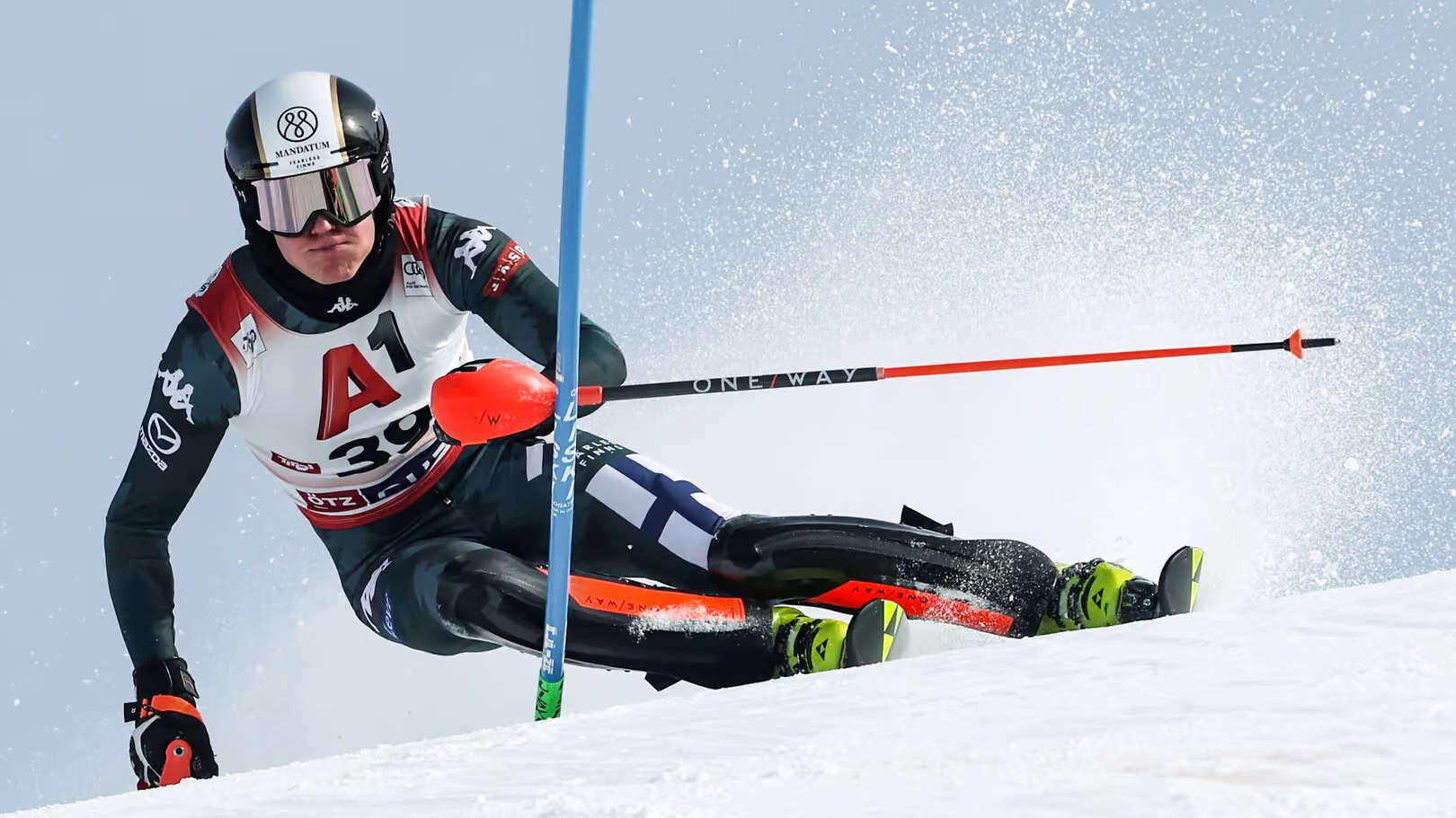 Eduard Hallberg, promessa finlandese. PH. Fischer Ski