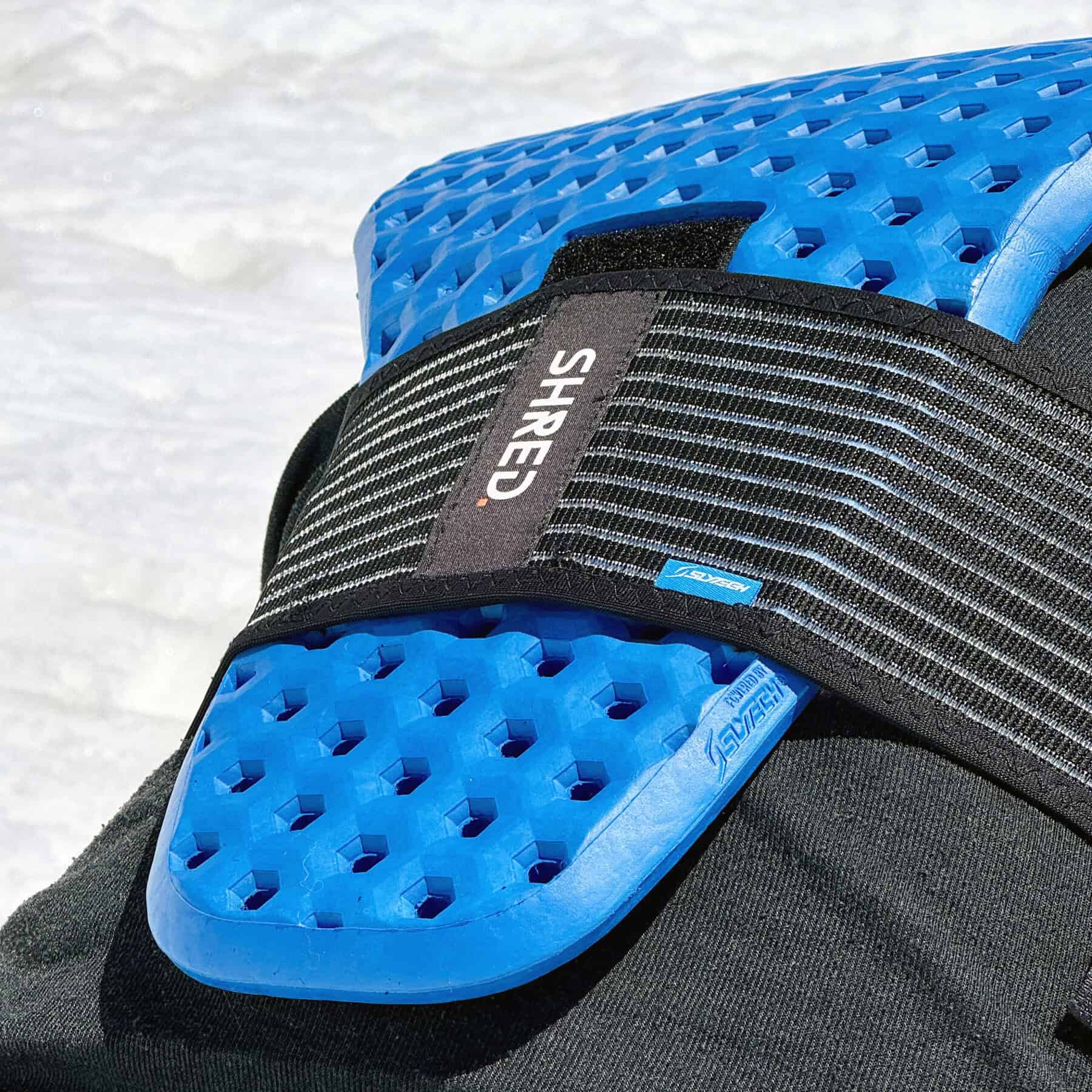 SHRED. 2nd Skin Back Protector aderisce al corpo con precisione.