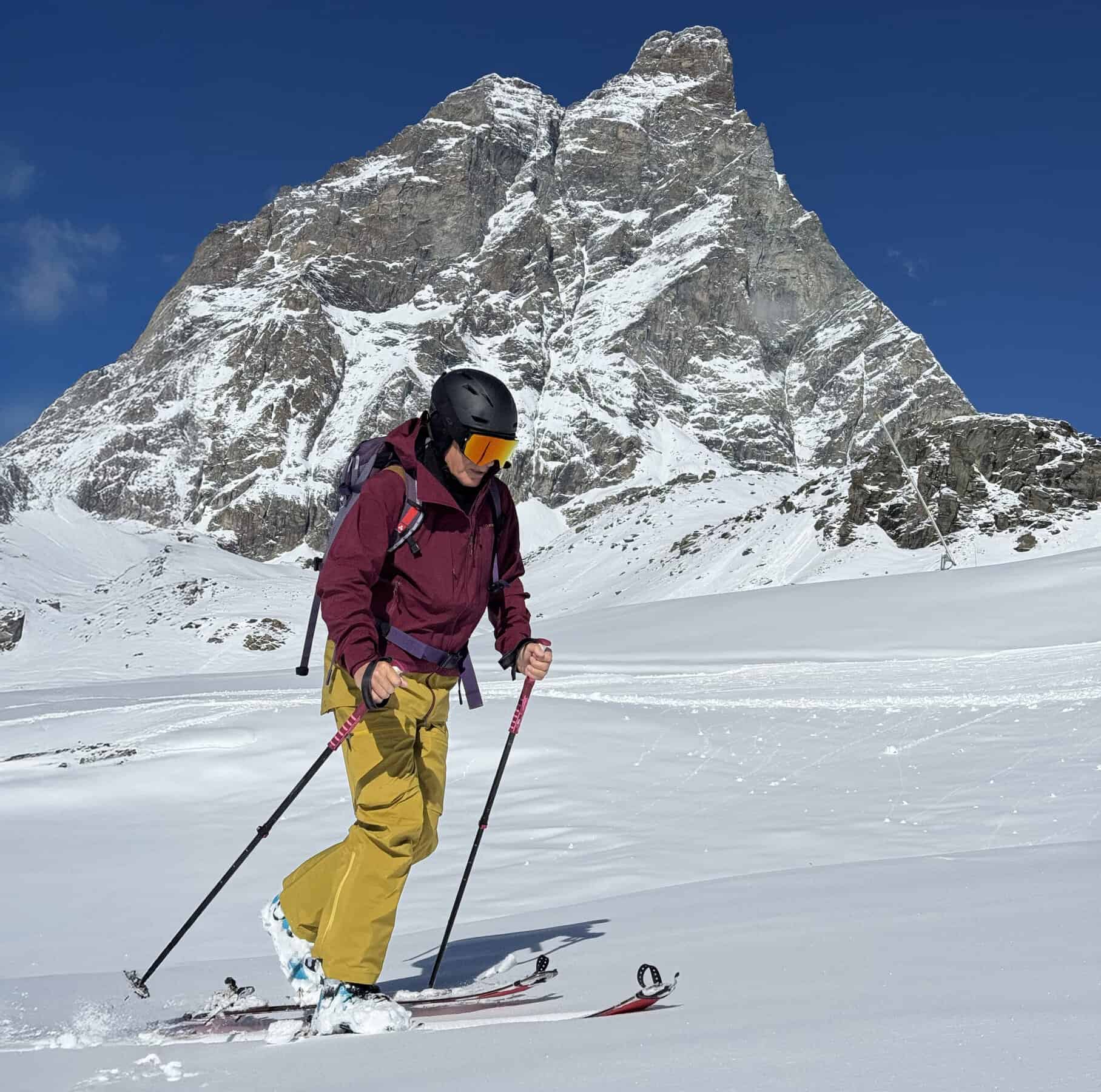 In salita, si apprezza la vestibilità del pantalone, che segue fedelmente l'azione delle gambe.