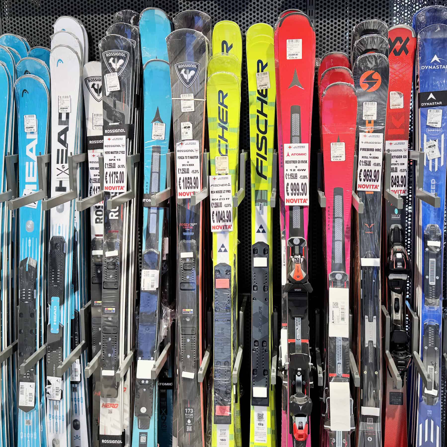 43 nuovi modelli di sci, del 5°, 6° e 7° livello tecnico.