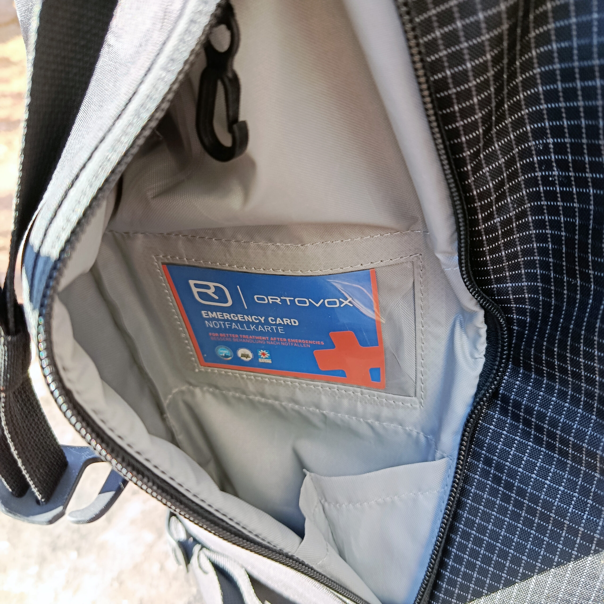 Una delle due tasche laterali, capienti e facilmente raggiungibili.