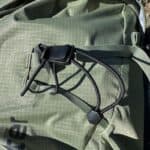 Deuter Guide 34+6 dettaglio della clip a molla del portapiccozza