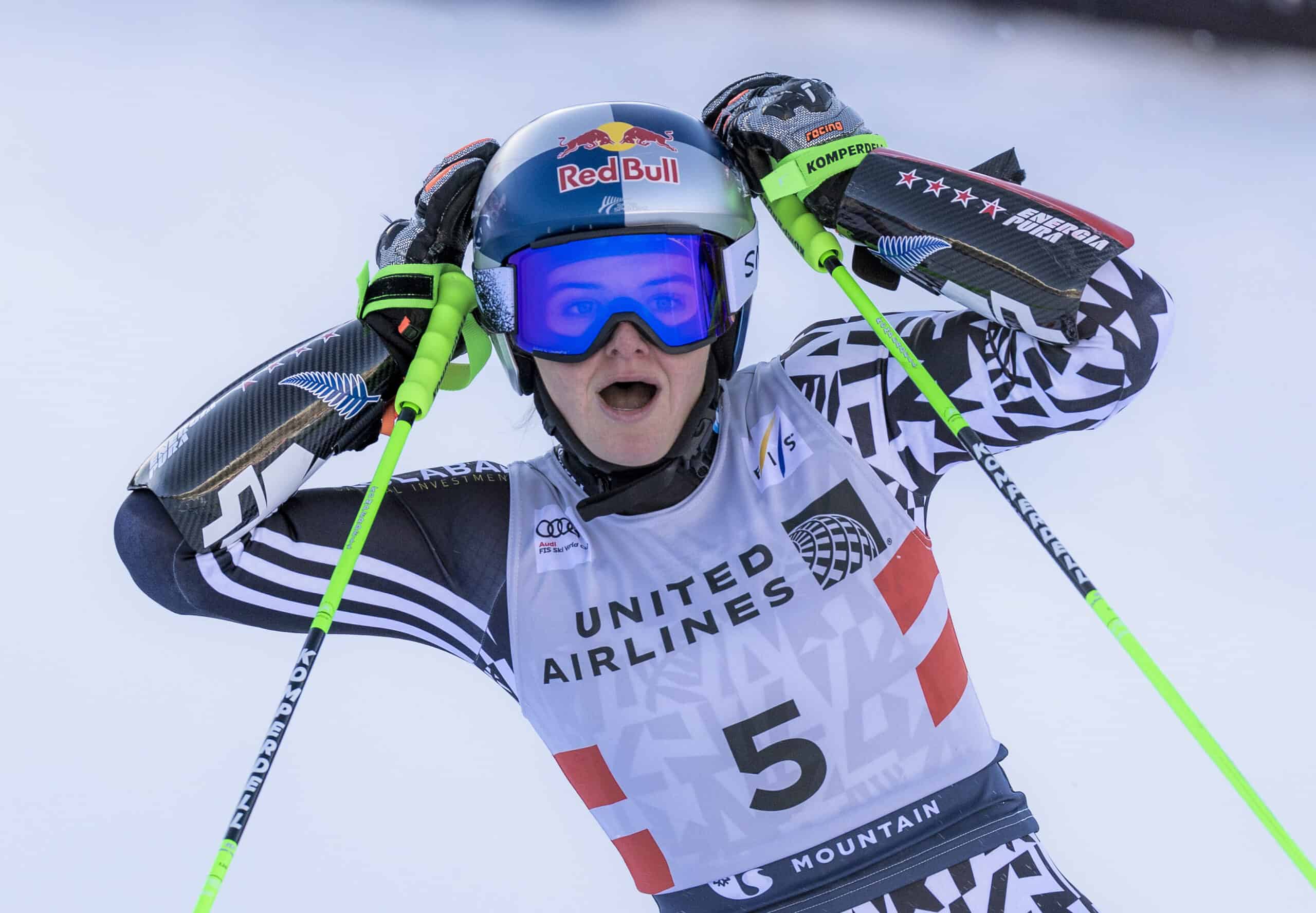 Esultante Alice Robinson. Photo Gabriele Facciotti | Pentaphoto // Erich Spiess / Red Bull Content Pool