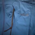 Rab Borealis Alpine Hoody dettaglio della tasca napoleonica