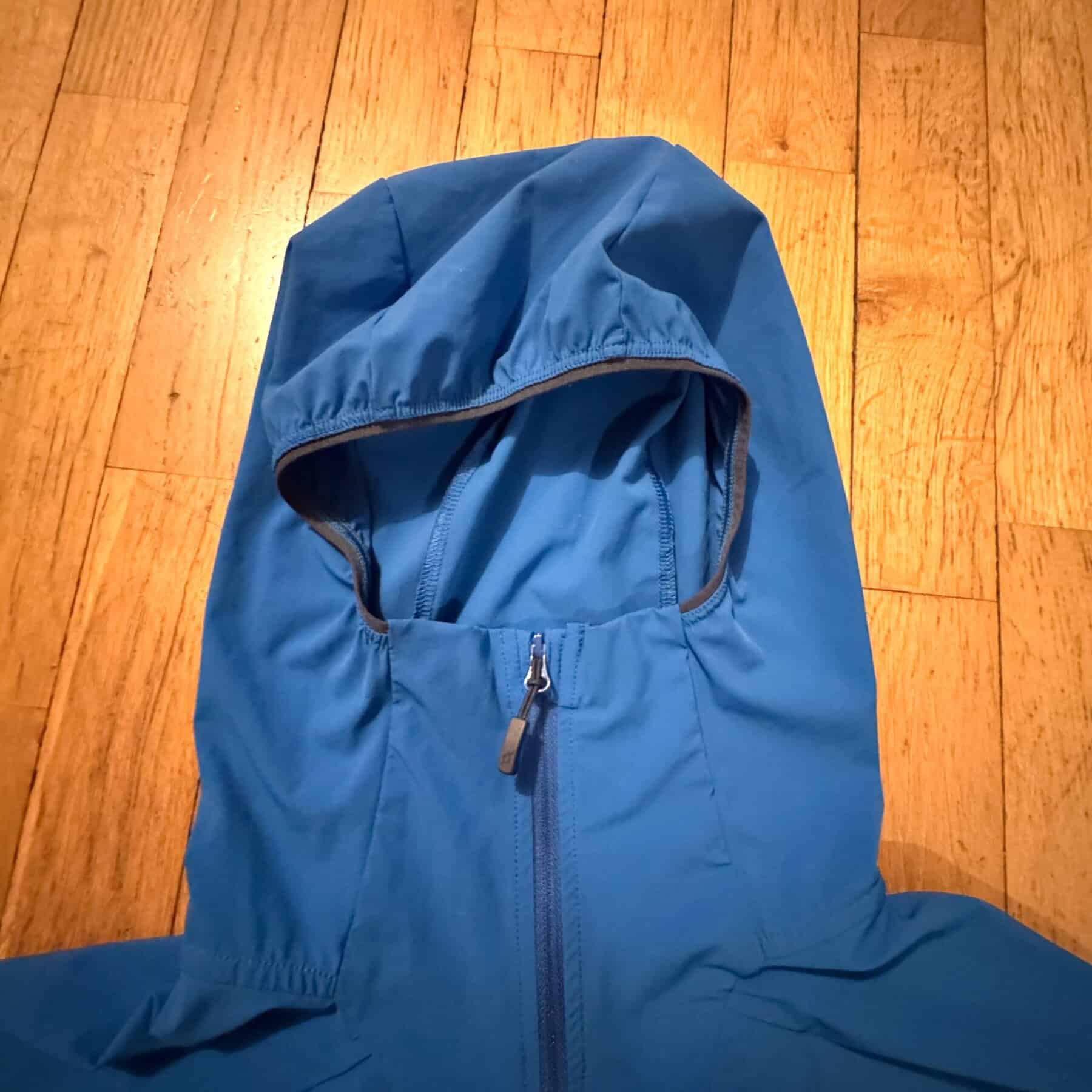 Rab Borealis Alpine Hoody dettaglio del cappuccio con bordo elasticizzato